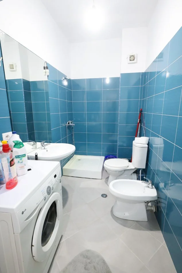 Tirane, jepet me qera apartament 1+1 Kati 4, 65 m² 350 € (Motel Gaxherri ne Fresk)