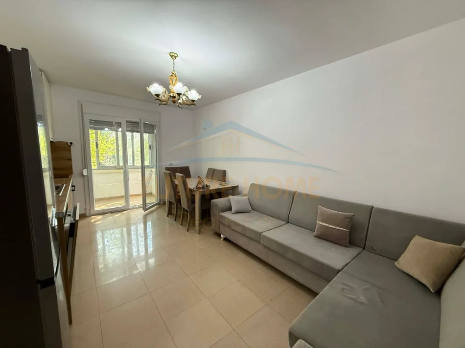 Tirane, jepet me qera apartament 1+1 Kati 1, 66 m² 600 € (21 DHJETORI)