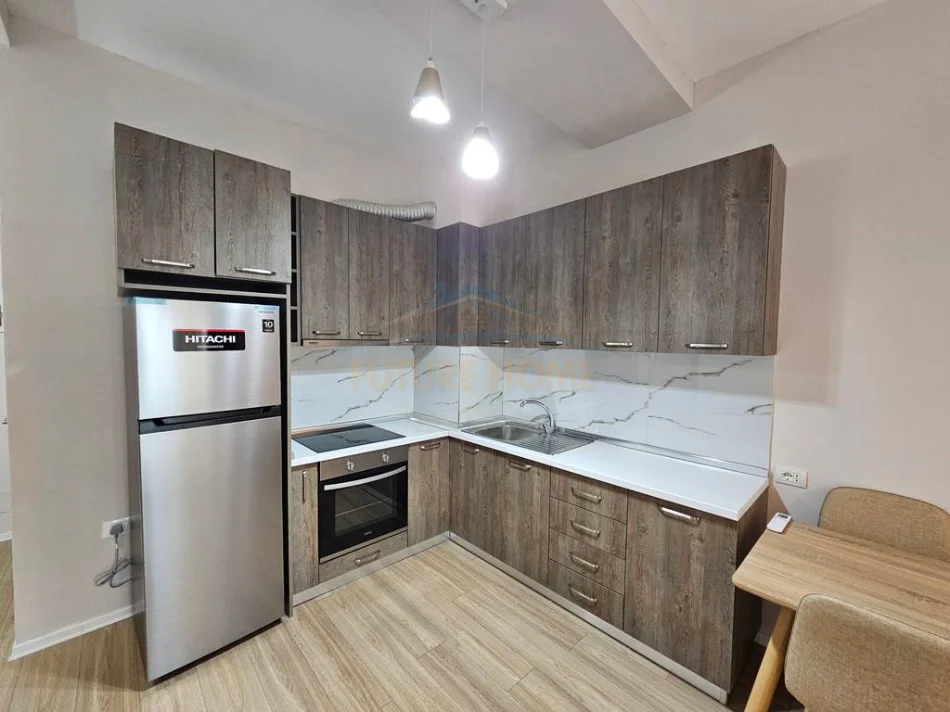 Tirane, jepet me qera apartament 1+1+Ballkon Kati 3, 63 m² 60.000 Lek (Kompleksi Kontakt)