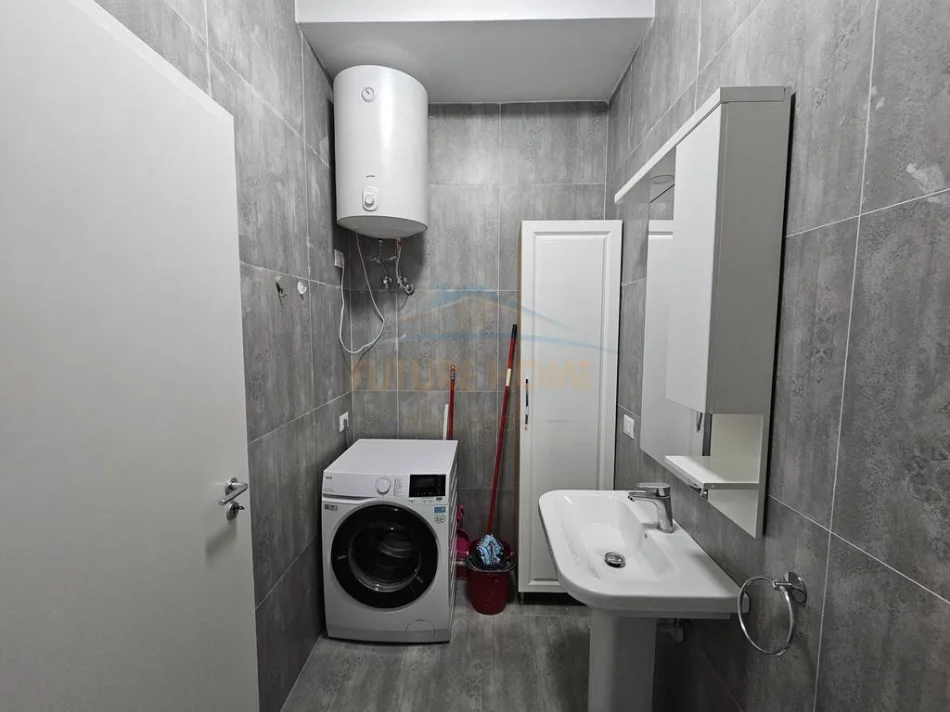 Tirane, jepet me qera apartament 1+1+Ballkon Kati 3, 63 m² 60.000 Lek (Kompleksi Kontakt)