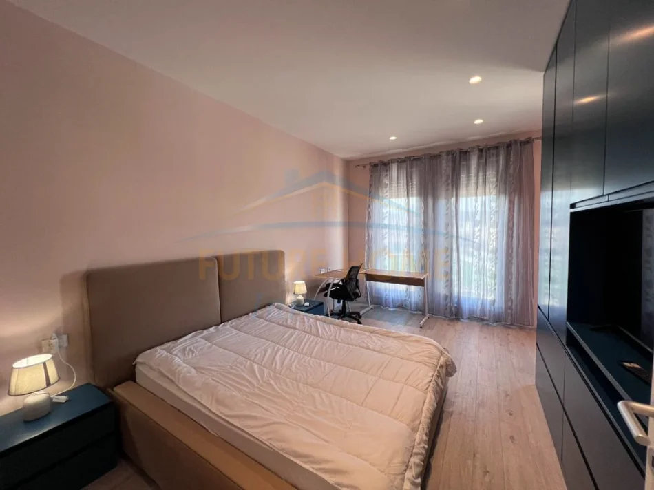 Tirane, jepet me qera apartament 1+1+Ballkon +Post Parkimi, Foleja e Gjelbër,  Kati 6, 70 m² 800 € (Zogu i Zi)