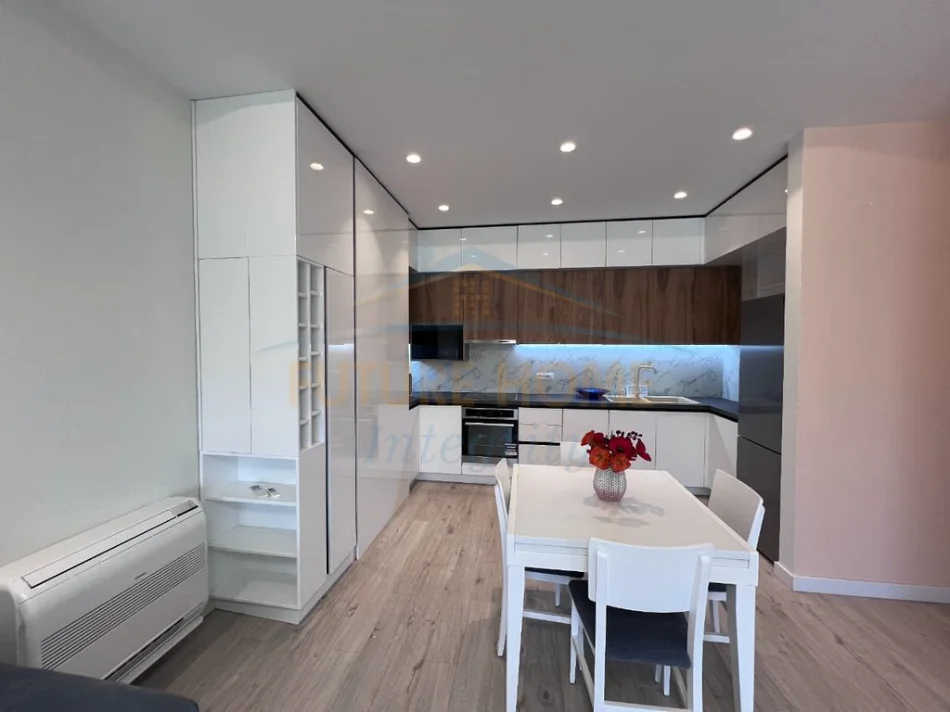 Tirane, jepet me qera apartament 1+1+Ballkon Kati 6, 70 m² 800 € (ZOGU I ZI)