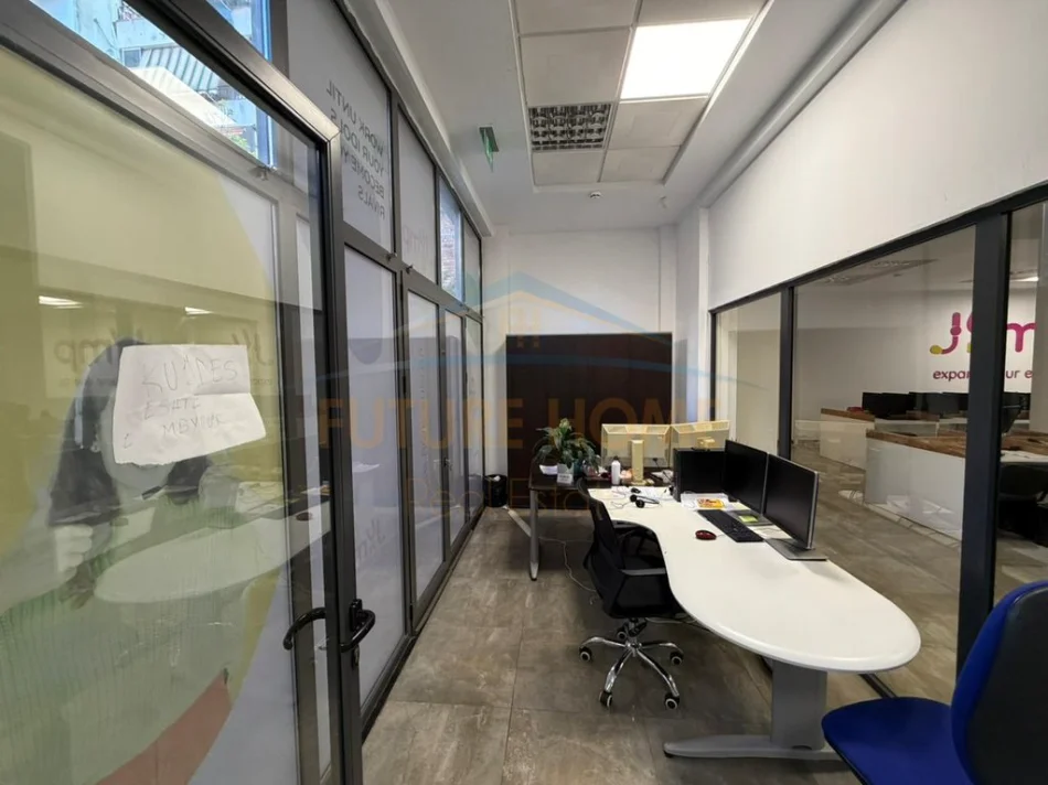 Tirane, jepet me qera ambjent biznesi , 412 m² 4.700 € (Selvia, Tiranë.)