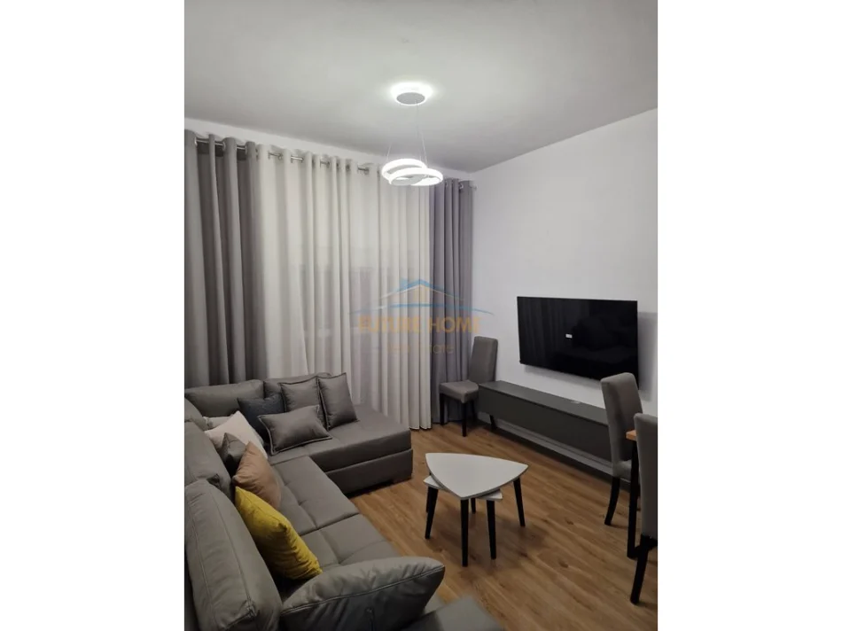 Tirane, jepet me qera apartament 2+1+Ballkon Kati 5, 60 m² 550 € 