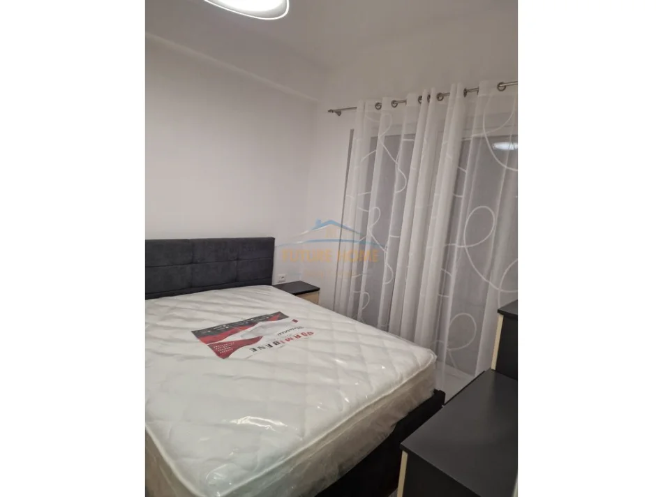 Tirane, jepet me qera apartament 2+1+Ballkon Kati 5, 60 m² 550 € 