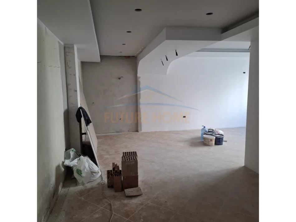 Tirane, shitet apartament 3+1+Ballkon Kati 1, 181 m² 272.500 € (Yzberisht)