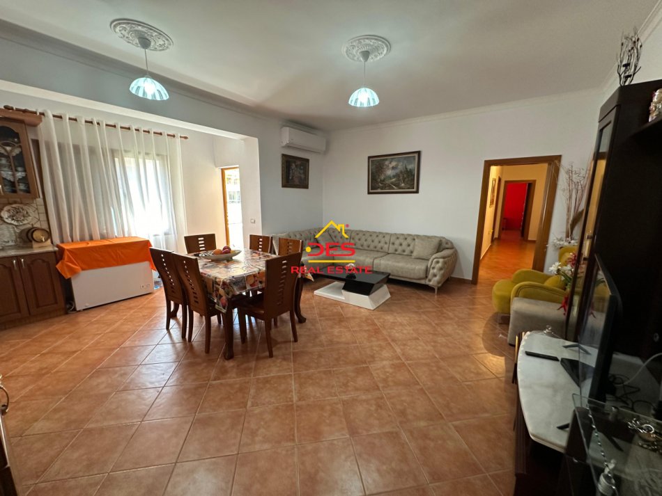 Vlore, jepet me qera apartament 2+1 Kati 4, 120 m² 500 € (Lagjia Pavaresia)