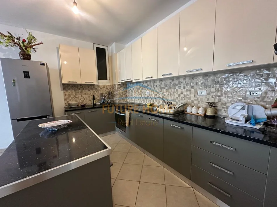 Tirane, shitet apartament 1+1+Ballkon Kati 5, 73 m² 115.000 € (Unaza e Re)