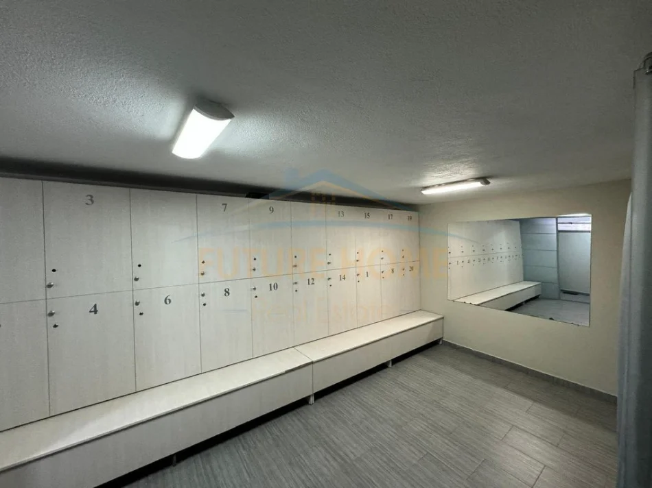 Tirane, shitet ambjent biznesi Kati -1, 162 m² 300.000 € (myslym shyri)