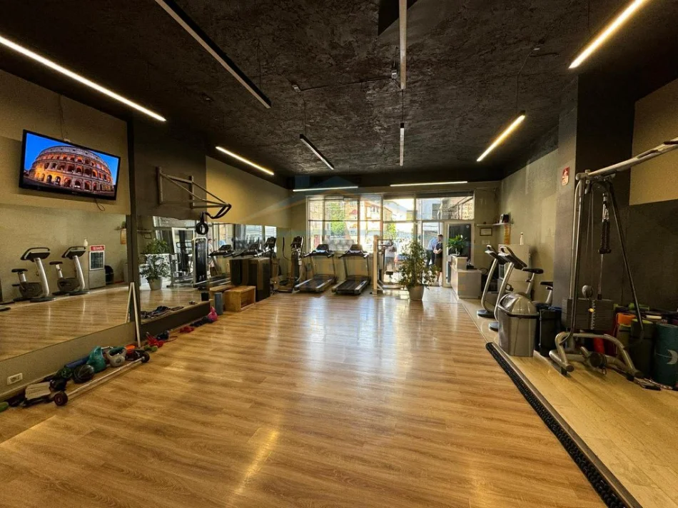 Tirane, shitet ambjent biznesi Kati -1, 162 m² 300.000 € (Myslym Shyri)