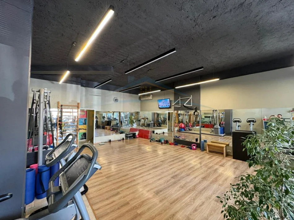 Tirane, shitet ambjent biznesi Kati -1, 162 m² 300.000 € (Myslym Shyri)