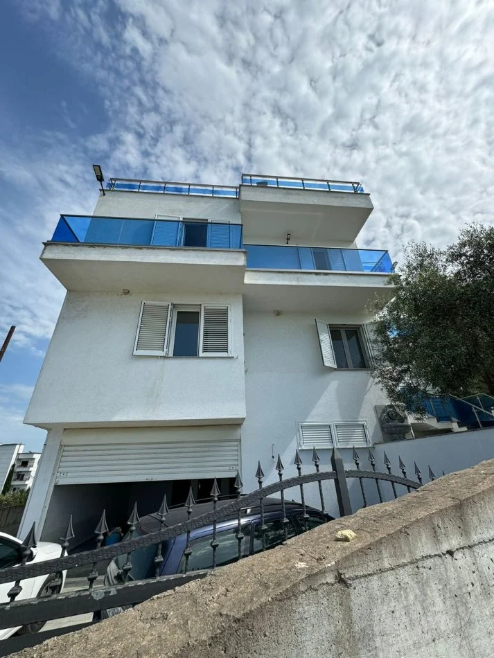 Karpen, shitet Vile ne plazh 4+1+Aneks+Ballkon Kati 2, 500 m² 650.000 € (Karpen,Kavaje)