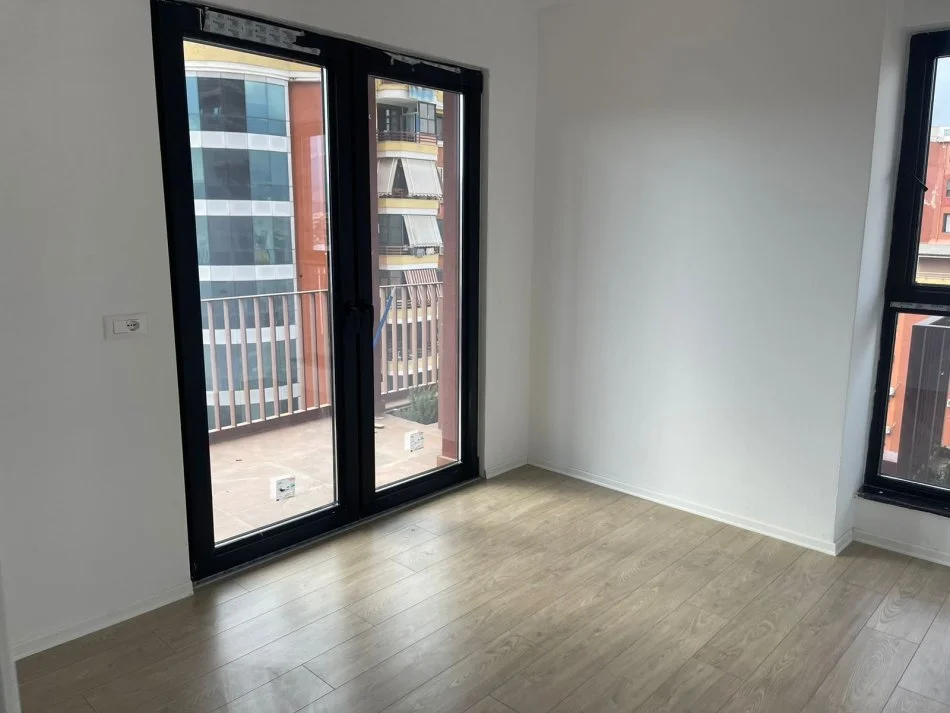 Tirane, jepet me qera ambjent biznesi Kati 4, 125 m² 850 € (21 Dhjetori)