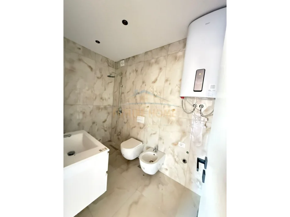 Tirane, shitet apartament 2+1+Ballkon Kati 5, 103 m² 257.500 € (PAZARI I RI)