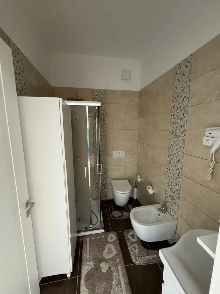 Karpen, shitet Vile ne plazh 4+1+Aneks+Ballkon Kati 2, 500 m² 650.000 € (Karpen,Kavaje)