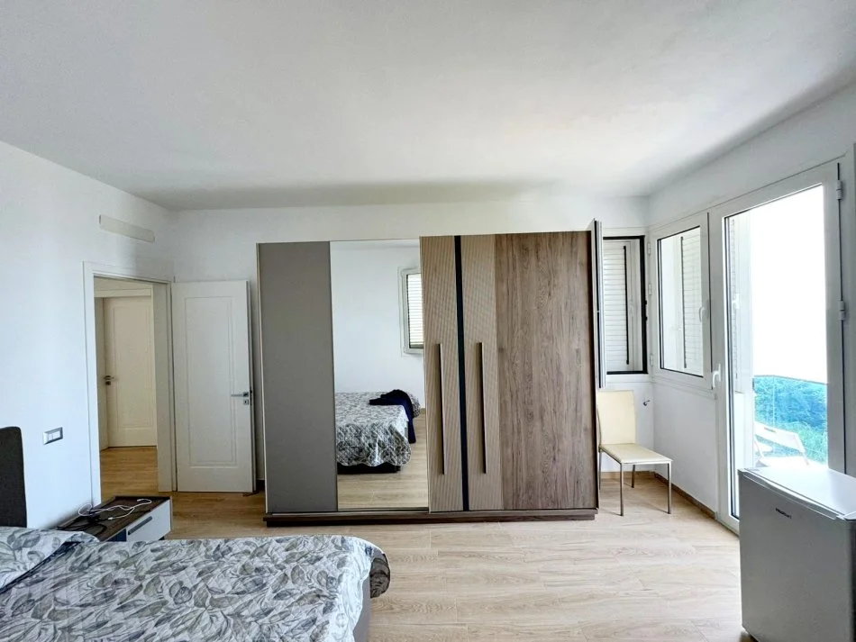 Karpen, shitet Vile ne plazh 4+1+Aneks+Ballkon Kati 2, 500 m² 650.000 € (Karpen,Kavaje)