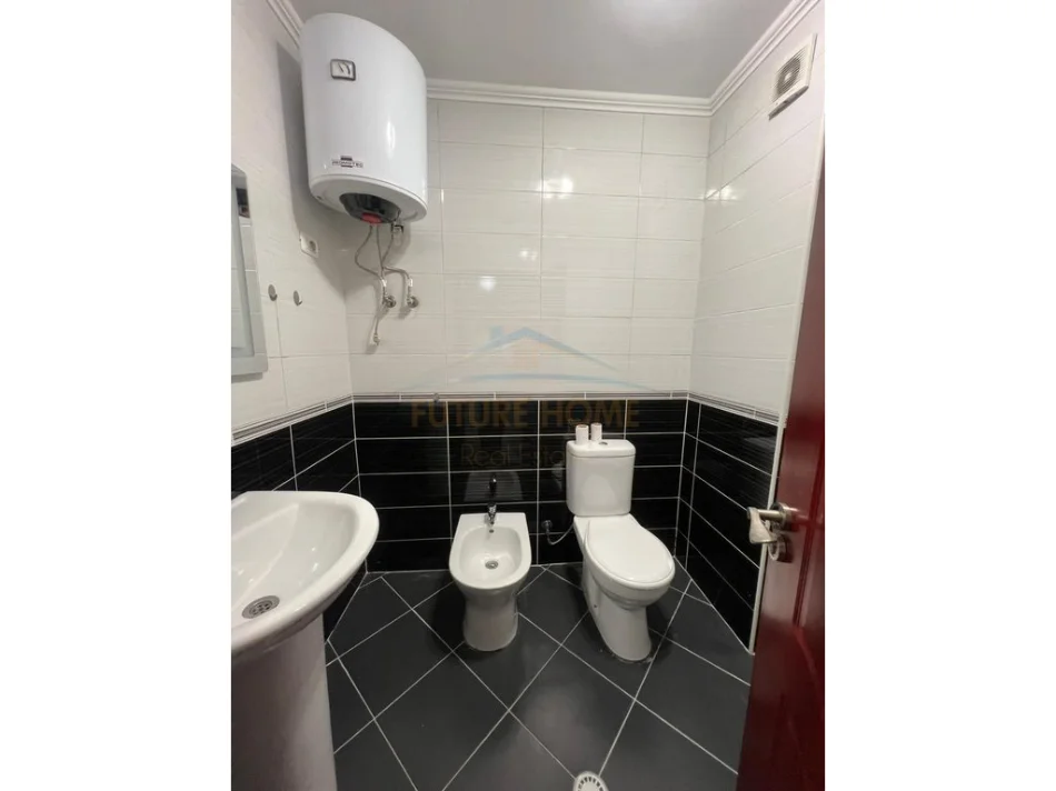 Tirane, jepet me qera apartament 2+1+Ballkon Kati 1, 100 m² 550 € (Unaza e Re)