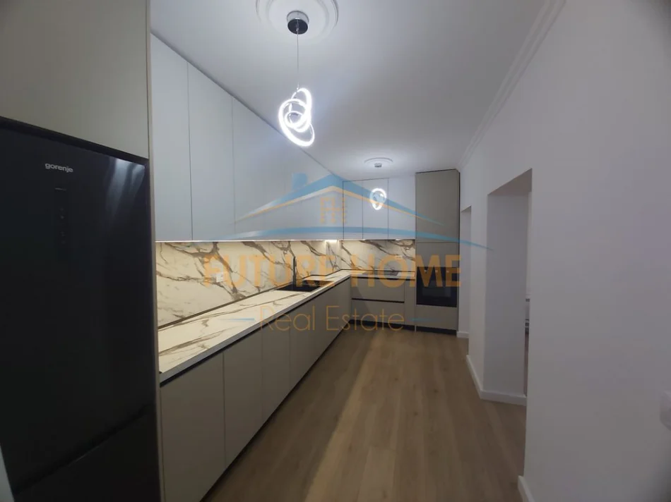 Tirane, jepet me qera apartament 2+1 Kati 3, 110 m² 800 € (Stadiumi Dinamo)