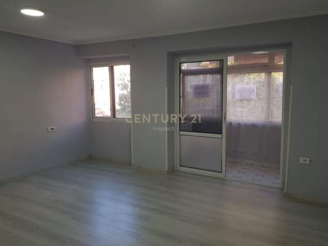 Tirane, jepet me qera apartament Kati 2, 56 m² 400 Euro (Rruga Shyqyri Bërxolli Tirana, Albania)