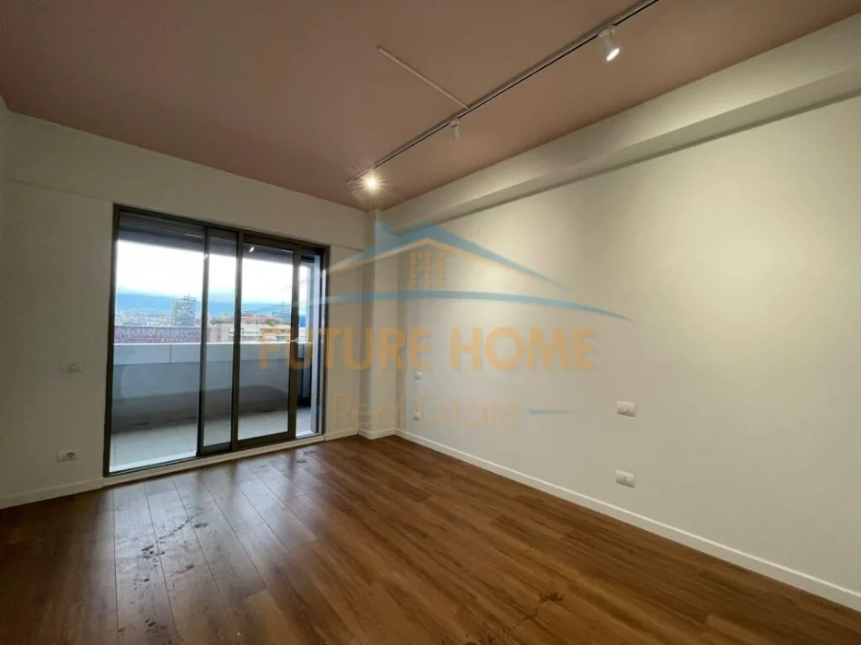 Tirane, jepet me qera ambjent biznesi Kati 10, 105 m² 1.800 € (Bllok)