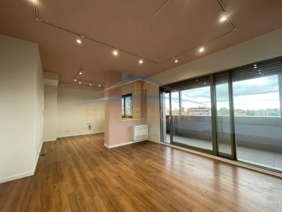 Tirane, jepet me qera ambjent biznesi Kati 10, 105 m² 1.800 € (Bllok)