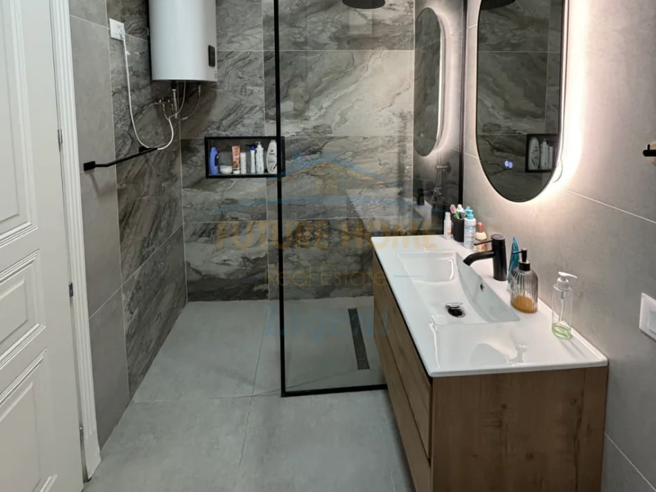 Tirane, shitet apartament 1+1+Ballkon Kati 1, 67 m² 200.000 € (Liqeni i Thate)