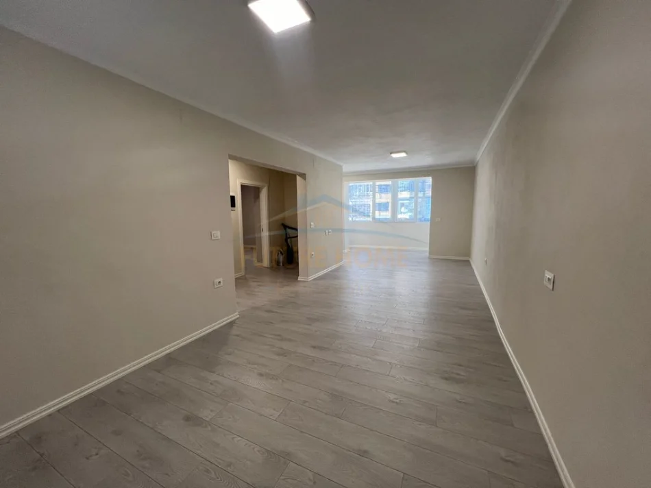 Tirane, jepet me qera ambjent biznesi Kati 1, 69 m² 800 € (21 Dhjetori)