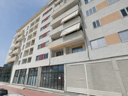 Tirane, shitet apartament 1+1+Ballkon Kati 6, 71 m² 107.000 € (Kinostudio)