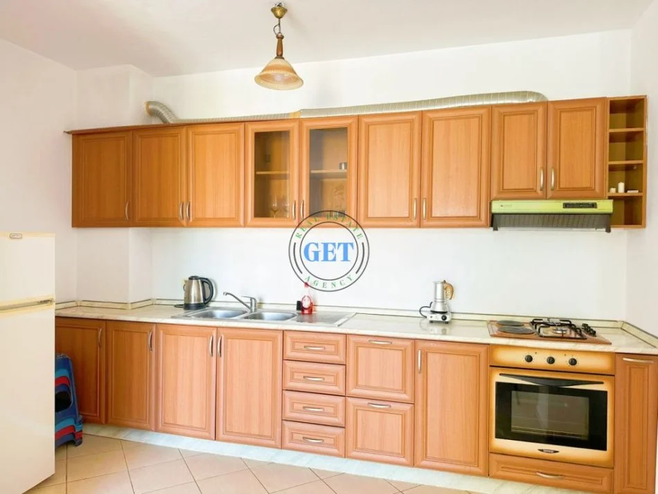 Durres, jepet me qera apartament 1+1 Kati 5, 50 m² 300 € (Plazh Iliria,Durres)