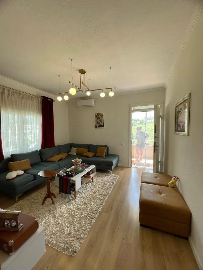 Tirane, shitet shtepi 3 Katshe , 300 m² 350,000 € (shkoze)