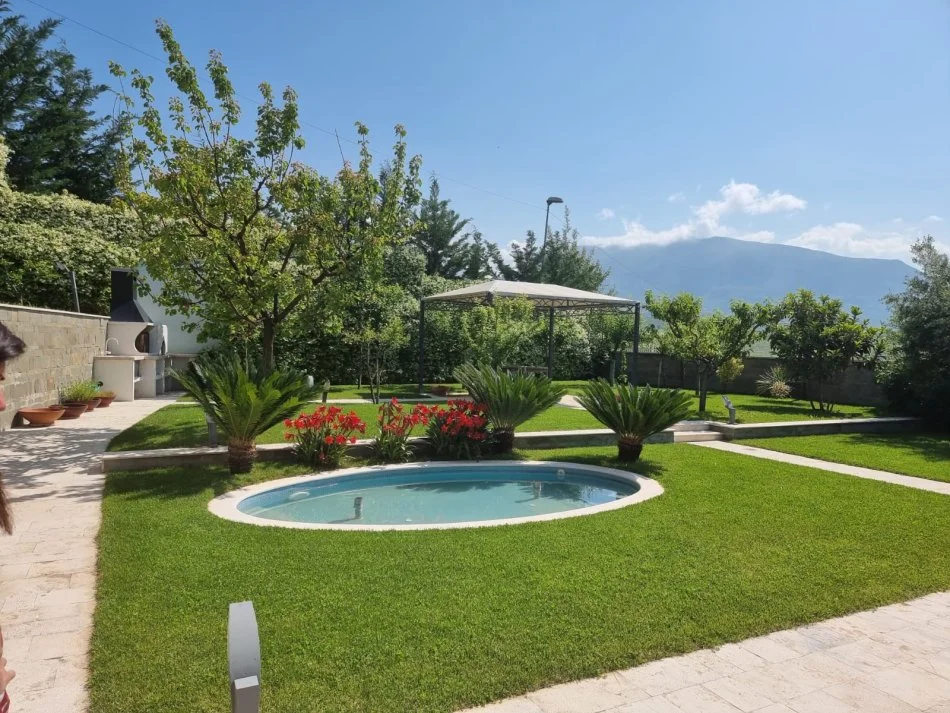 Tirane, shes Vile 3 Katshe , 446 m² 1.300.000 € (Kompleksi Barkea)