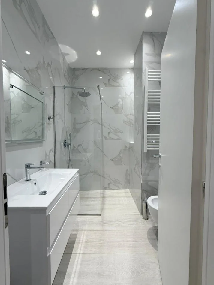 Tirane, jepet me qera apartament 2+1 Kati 4, 90 m² 1.100 € (Liqeni i Thate)