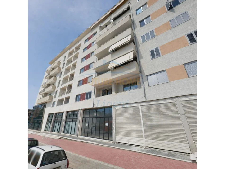 Tirane, shitet apartament 2+1+Ballkon Kati 2, 110 m² 179.000 € (Kinostudio)
