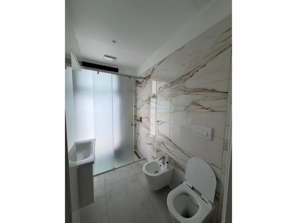 Tirane, shitet apartament 3+1 Kati 2, 130 m² 495.000 € (TEG)