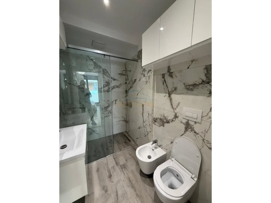 Tirane, shitet apartament 3+1+Ballkon+ 2 Poste Parkim,  Kati 2, 130 m² 495.000 € (Sofia Hill Residence, TEG)