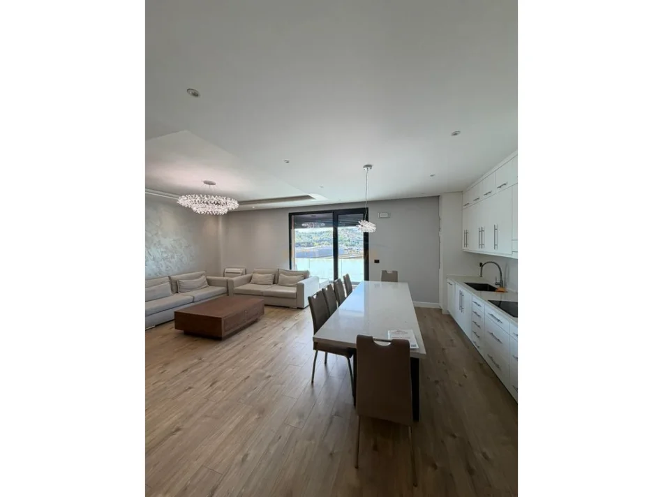 Tirane, shitet apartament 3+1 Kati 2, 130 m² 495.000 € (TEG)