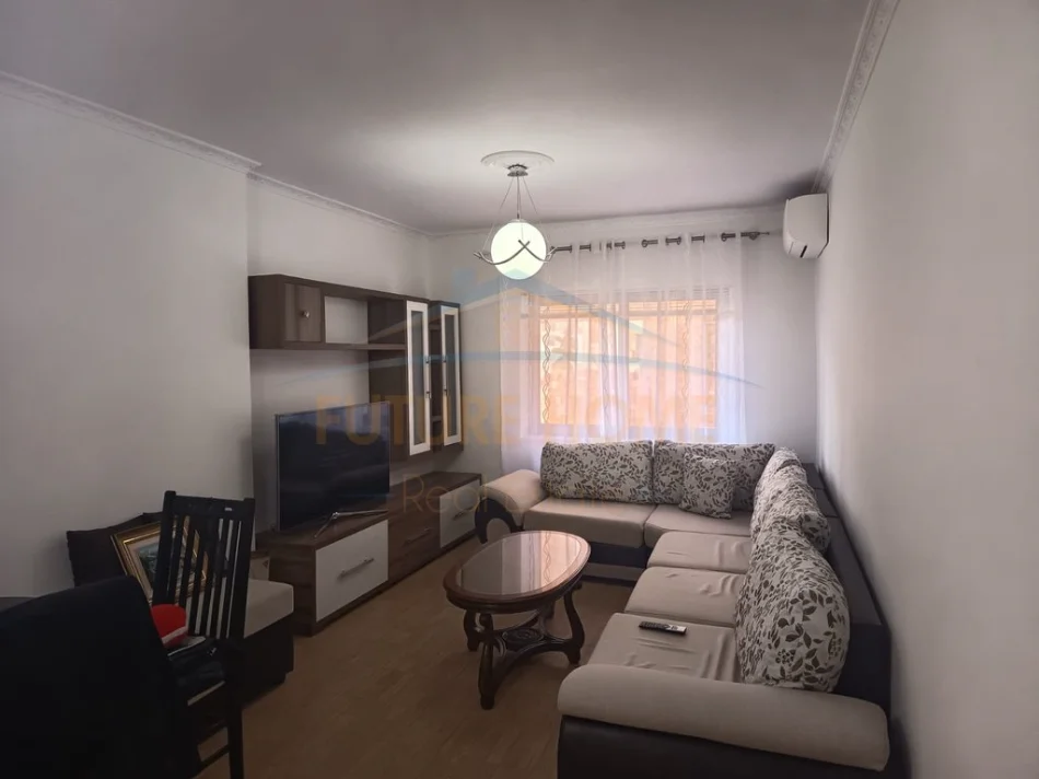 Tirane, jepet me qera apartament 4+1+Ballkon Kati 2, 117 m² 1.200 € (Rruga Mine Peza, Tiranë)