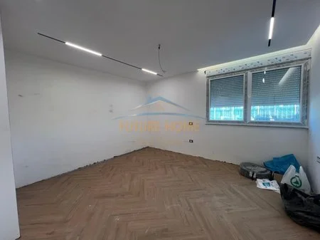 Tirane, shitet apartament 2+1+Ballkon Kati 6, 100 m² 320.000 € (Ish Ekspozita)