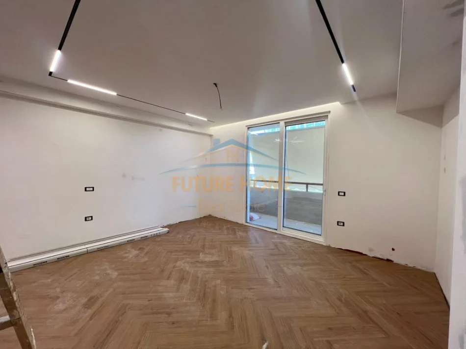 Tirane, shitet apartament 2+1+Ballkon Kati 6, 101 m² 320.000 € (Ish Ekspozita)