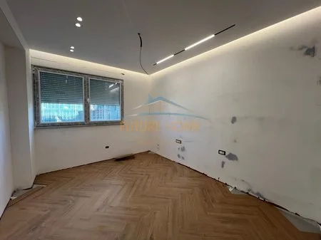 Tirane, shitet apartament 2+1+Ballkon Kati 6, 100 m² 320.000 € (Ish Ekspozita)