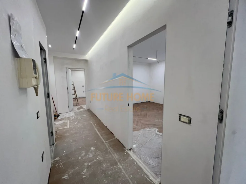 Tirane, shitet apartament 2+1+Ballkon Kati 6, 101 m² 320.000 € (Ish Ekspozita)
