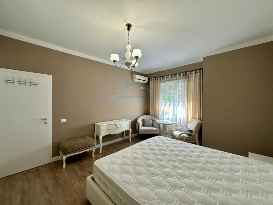 Tirane, jepet me qera apartament 3+1 Kati 1, 130 m² 1.300 € (Kopshti Botanik)