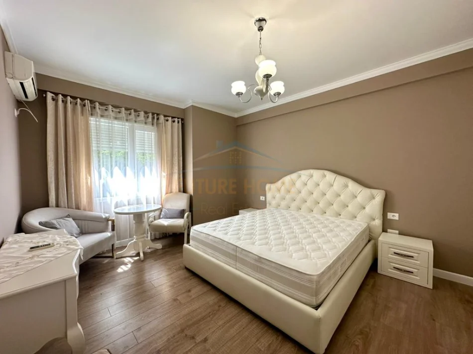 Tirane, jepet me qera apartament 3+1 Kati 1, 130 m² 1.300 € 