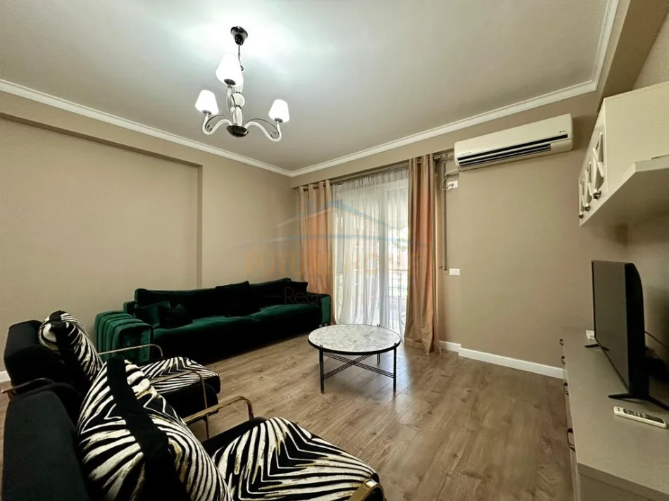 Tirane, jepet me qera apartament 3+1 Kati 1, 130 m² 1.300 € (Kopshti Botanik)