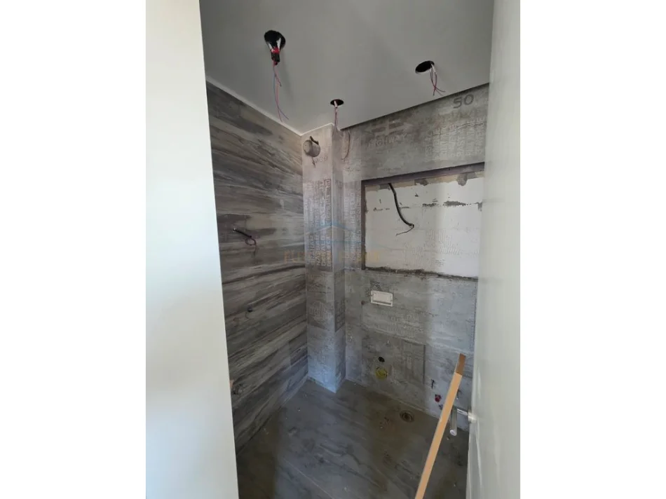 Tirane, shitet apartament 2+1 Kati 10, 129 m² 422.400 € (ISH EKSPOZITA)