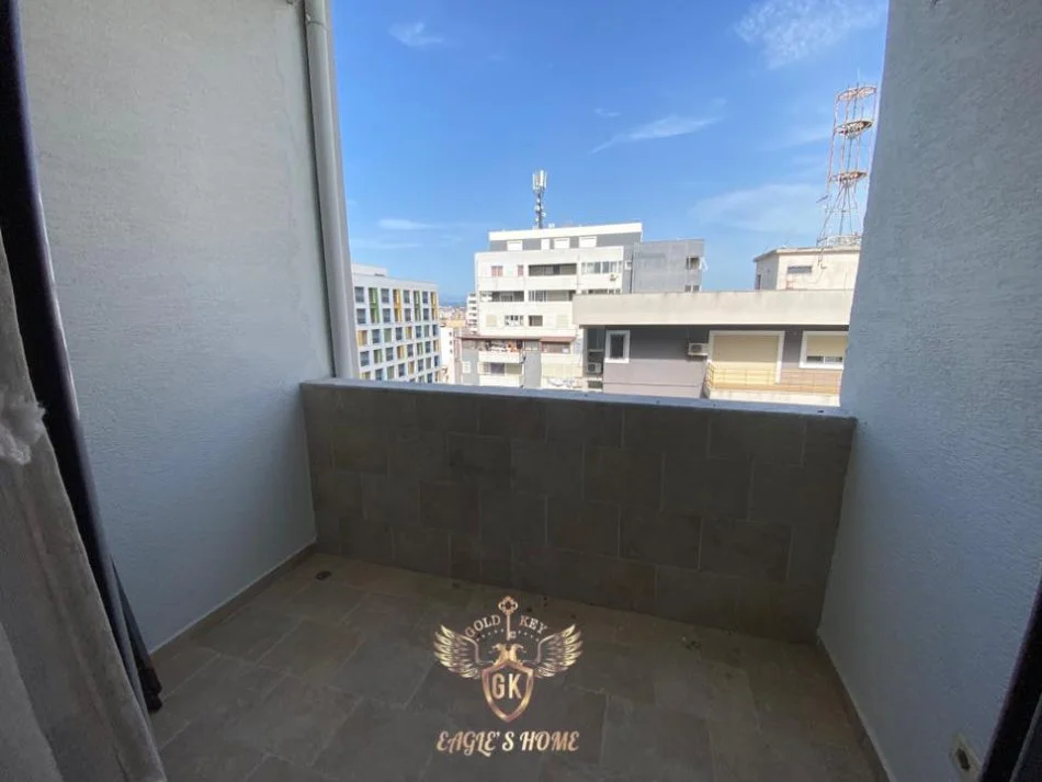 Durres, jap me qera apartament 2+1+Ballkon Kati 10, 450 € (Stacioni trenit Durres)