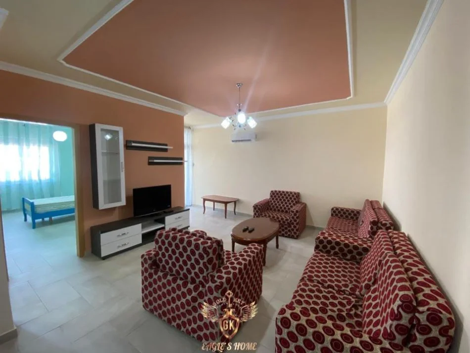 Durres, jap me qera apartament 2+1+Ballkon Kati 10, 450 € (Stacioni trenit Durres)