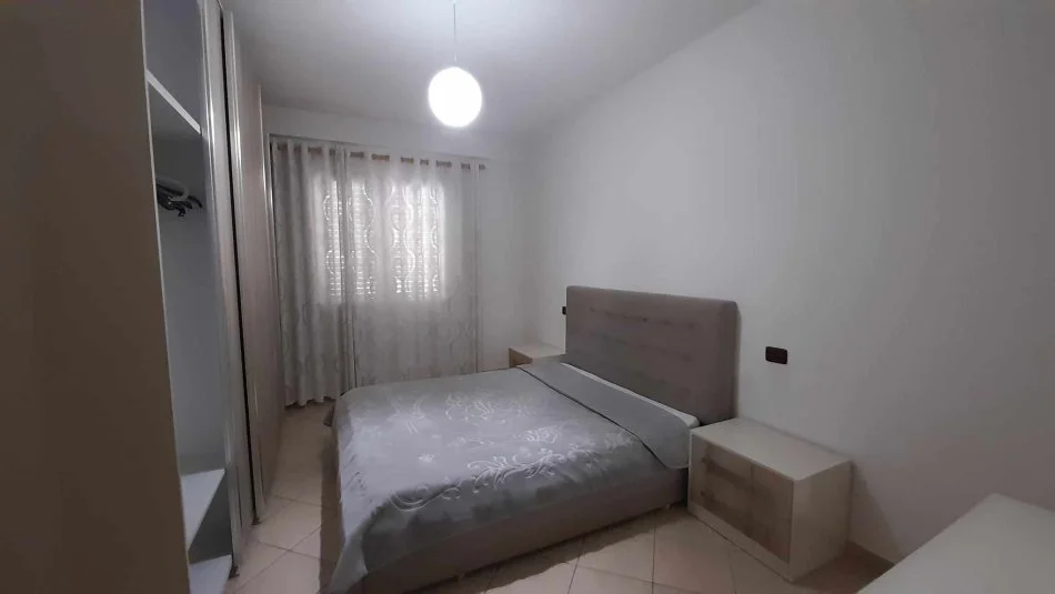 Durres, jepet me qera apartament 2+1+Ballkon Kati 7, 400 € (Qender, Durres)