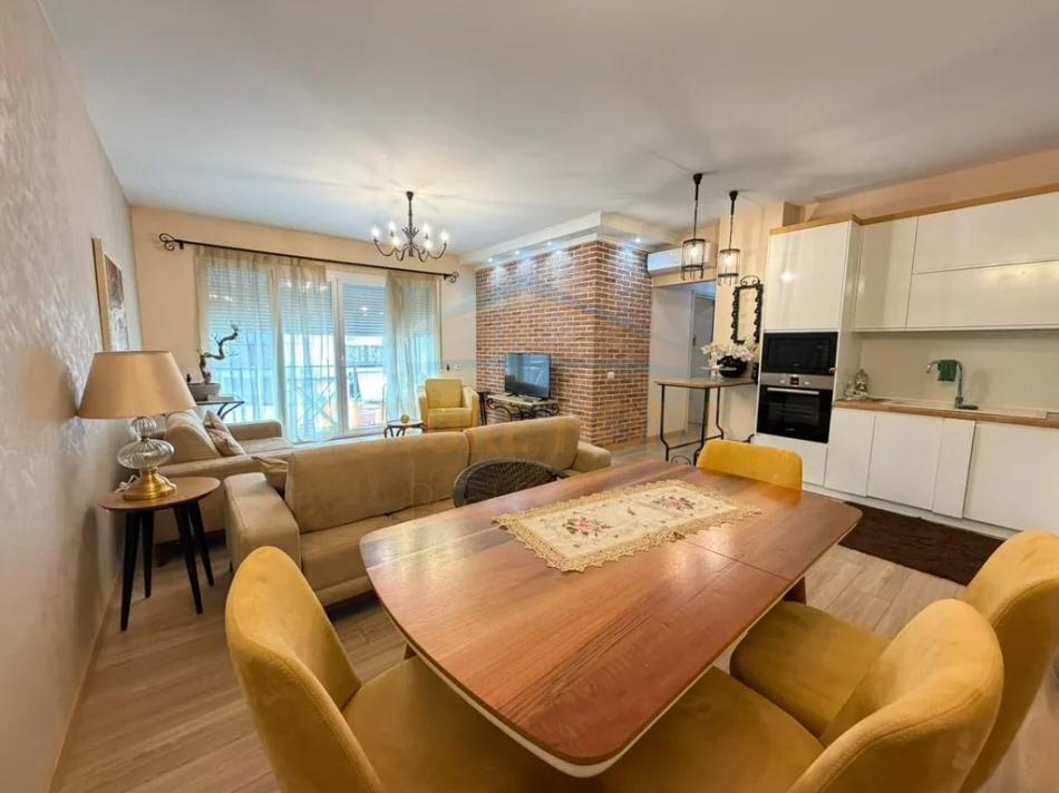 Tirane, jepet me qera apartament 3+1+Ballkon Kati 5, 115 m² 1.000 € (Zogu i Zi)