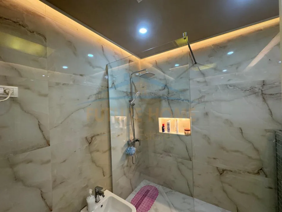 Tirane, shitet apartament 3+1+Ballkon Kati 6, 160 m² 234.000 € 